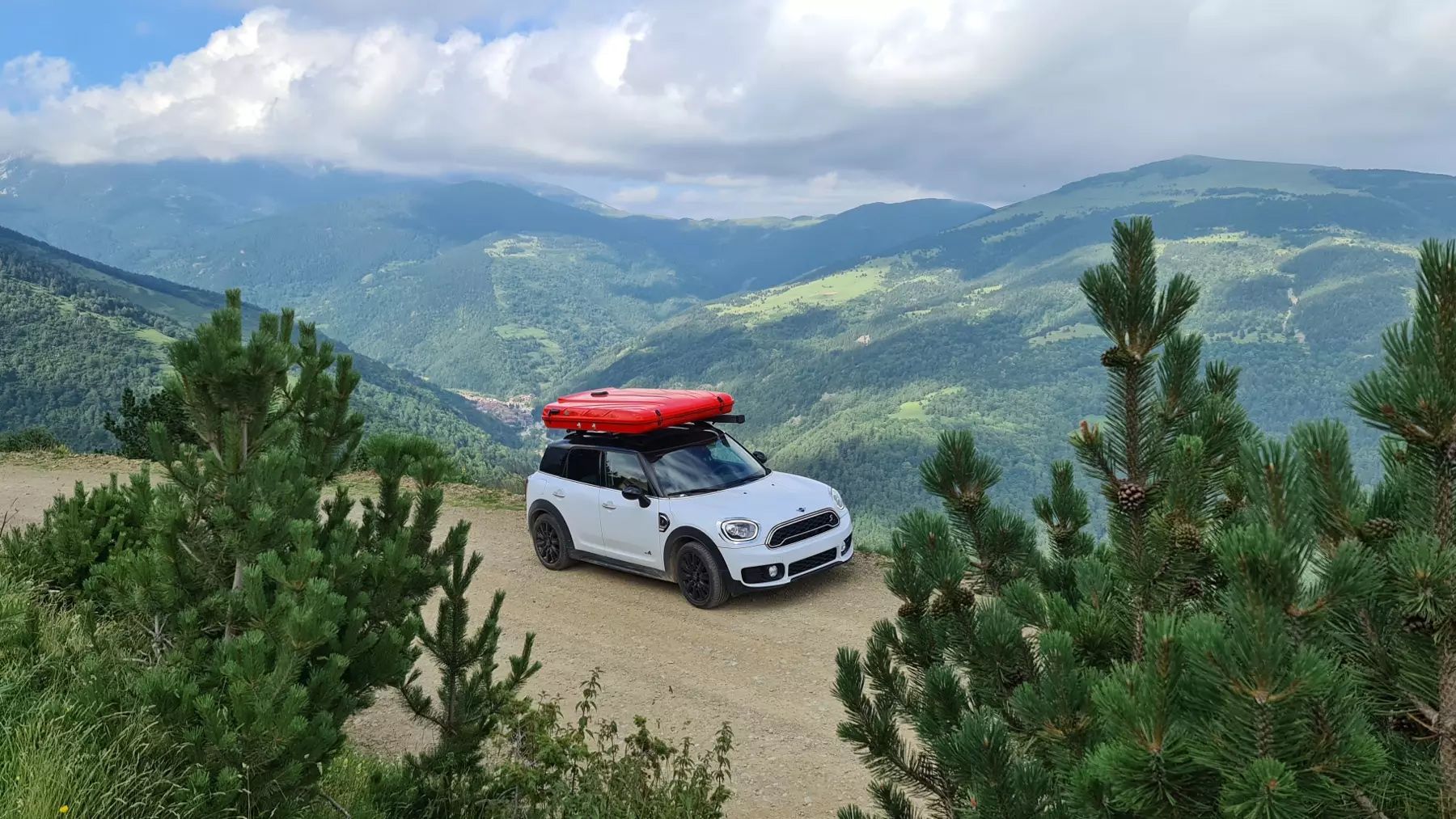 Dream-Fontanilles-red-Evasion-rooftop-tent-1800-16x9-1